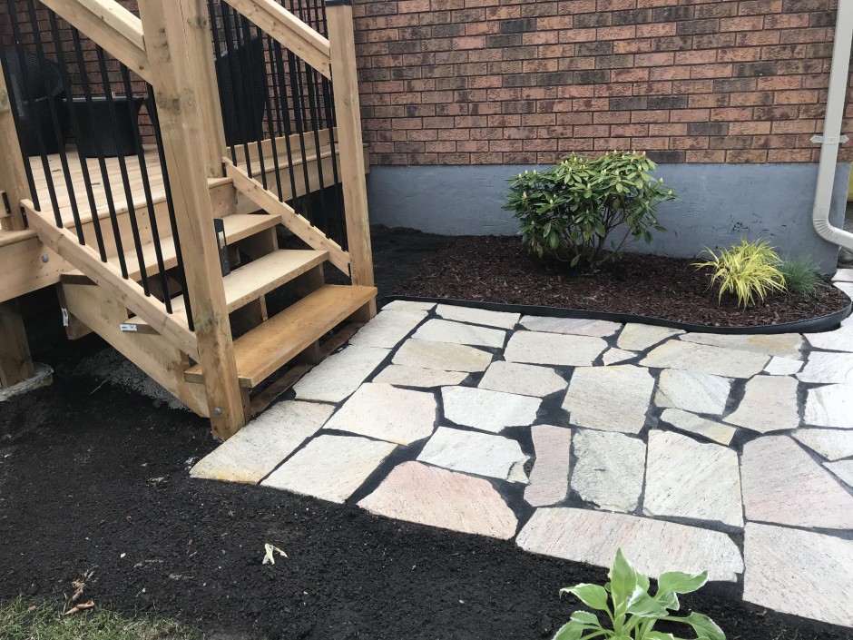 Flagstone of white quartzite pick up in Barrie. Delivery extra cost
